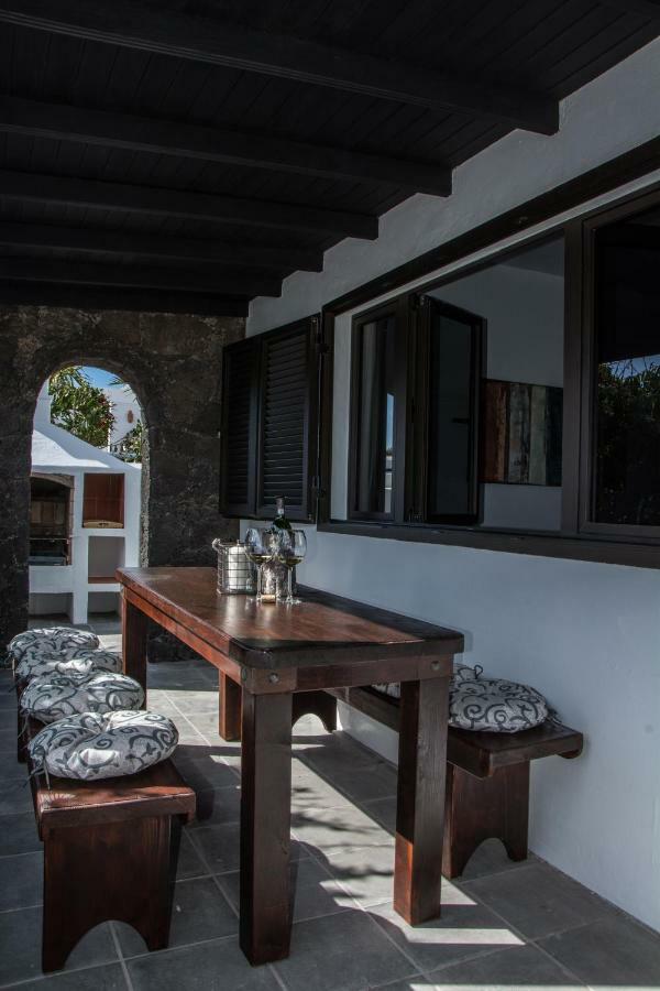 Casa Tahiche - Jacuzzi, Wifi & Bbq Villa Exterior photo